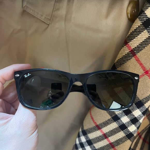 Iconic Ray Ban New Wayfarer RB2132 901/58 58-18 Sunglassess - Picture 2 of 4